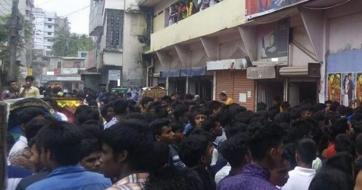 টিকিট মিলছে না ২১০০ টাকায়ও, সিনেমা চলাকালীন সময়েই নিহত ১