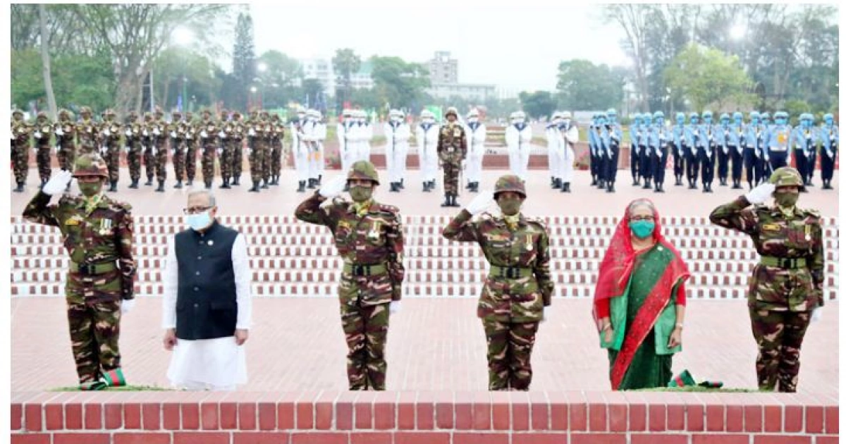 জাতীয় স্মৃতিসৌধে রাষ্ট্রপতি ও প্রধানমন্ত্রীর শ্রদ্ধা নিবেদন 