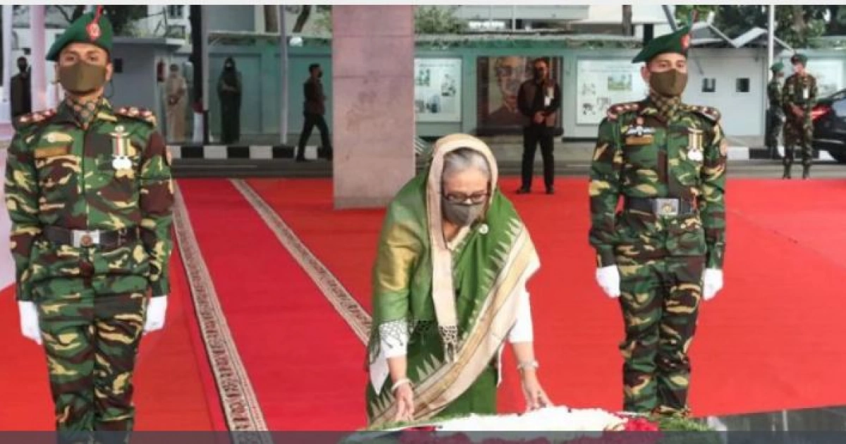 জাতির পিতার প্রতিকৃতিতে প্রধানমন্ত্রীর শ্রদ্ধা