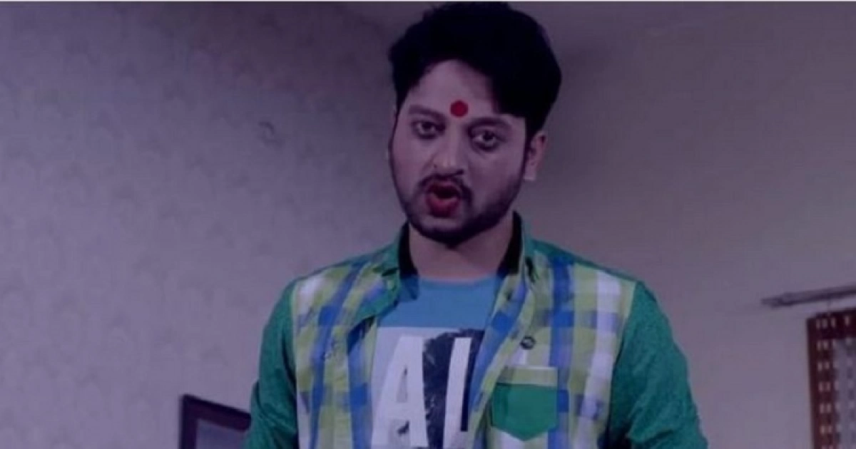 কপালে টিপ পরে নায়ক সাইমনের প্রতিবাদ