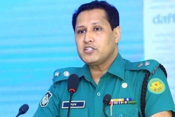 টিপ পরায় শিক্ষিকাকে হেনস্তা করা সেই কনস্টেবলের নাম নাজমুল তারেক