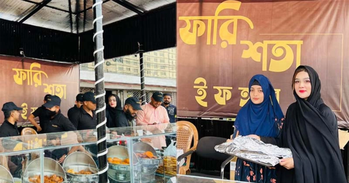 গাজীপুরের চৌরাস্তায় ইফতার বিক্রি করছেন মাহিয়া মাহি