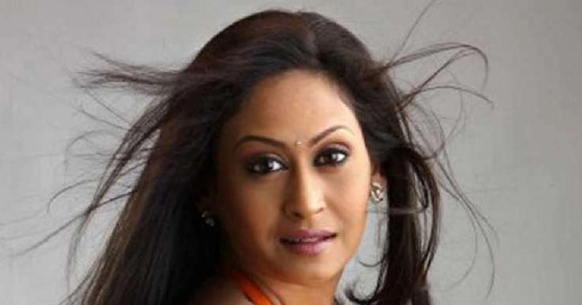 বর এলে বলি ভাত বেড়ে খেয়ে নিও, আমার শ্যুটিং আছে : আফসোস ইন্দ্রাণী হালদারের