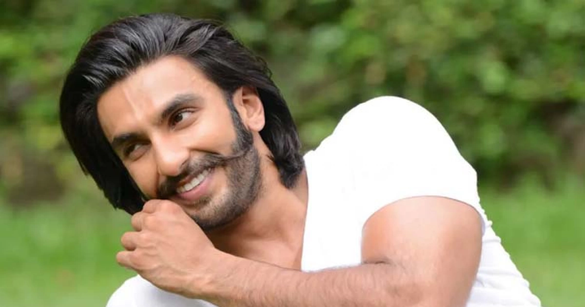 'ছেলে হবে না মেয়ে?' সুখবরের আভাস দিলেন রণবীর সিং