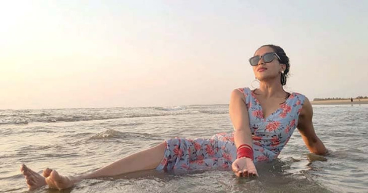 সমুদ্রস্নানে সব একাকার করলেন জাকিয়া মম