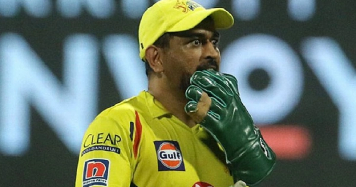 একি করলেন ধোনি!