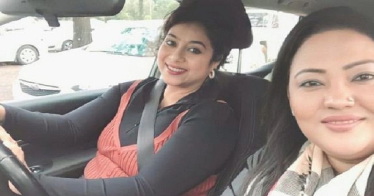 নিজেই গাড়ি চালিয়ে মমতাজকে নিয়ে ঘুরেছেন শাবনূর