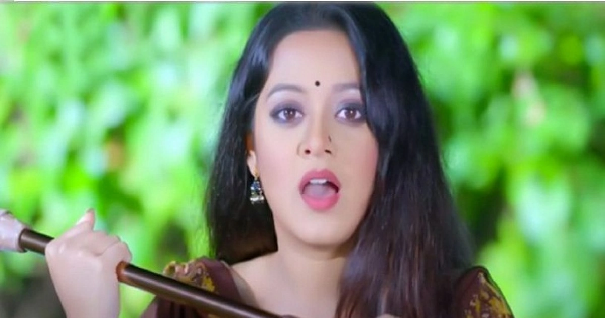 কেঁদে ফেললেন দীঘি!