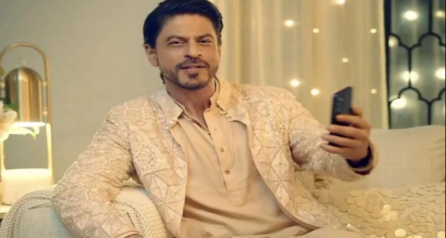শাহরুখ খানের মোবাইলের দাম জানলে আঁতকে উঠবেন!
