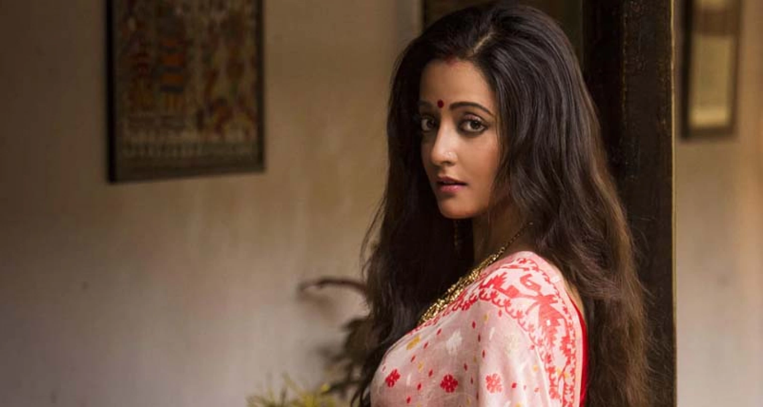 বয়স ৪০ অতিক্রম করলেও বিয়ে নিয়ে একি বললেন রাইমা সেন