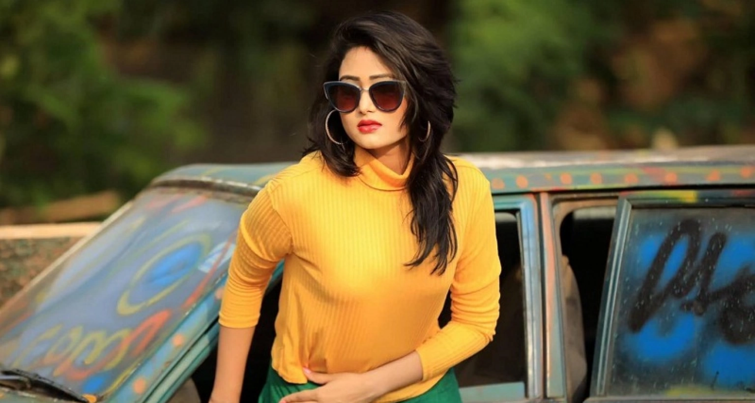 মায়ের আদেশে সারারাত কোরবানির গরু পাহারা দিলেন নায়িকা