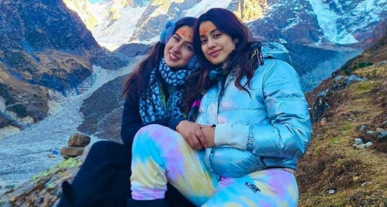মৃত্যুর মুখ থেকে ফিরে রোমহর্ষক অভিজ্ঞতা শোনালেন সারা ও জাহ্নবী