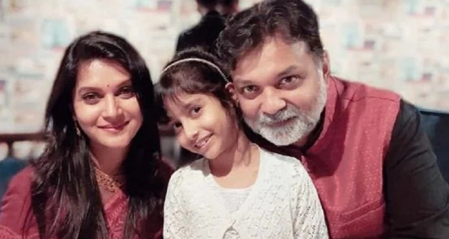 বাবা সৃজিতকে প্রিয় উপহার দিয়ে মুগ্ধ করলেন আইরা