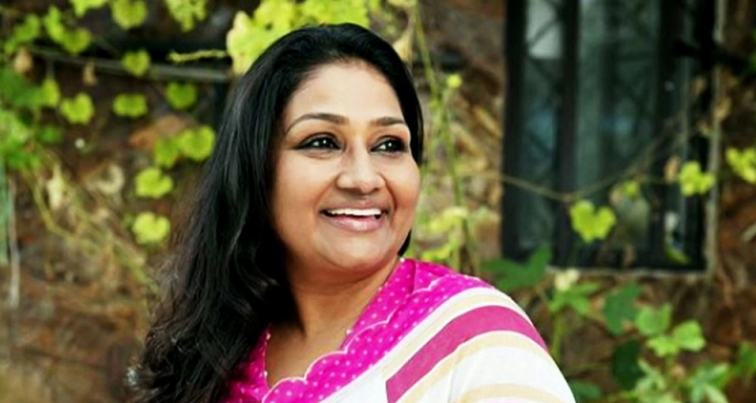 শাড়ি শুধু মহিলাদের নয়, ছেলেরাও পরতে পারেন: ডলি জৈন
