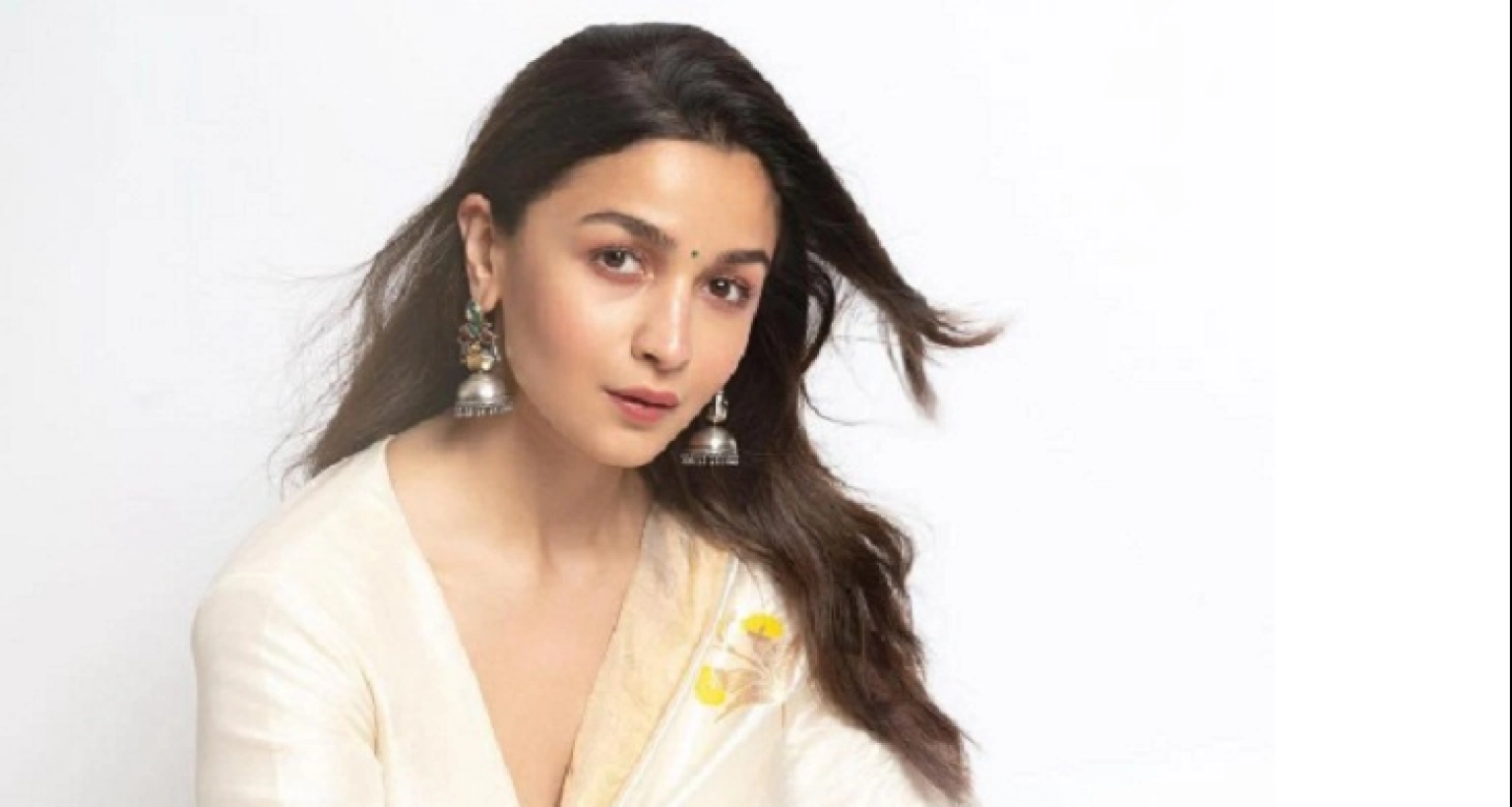 নিজের নাম পরিবর্তন করতে চলেছেন আলিয়া
