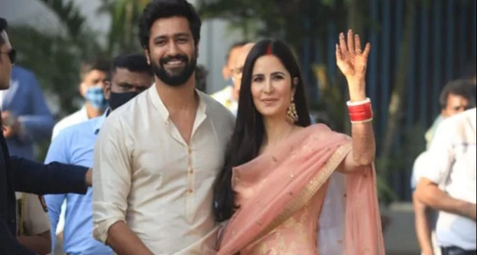 ‘ভিক্যাট’-কে হাসপাতালে দেখামাত্রই শুরু হয়েছে নানা জল্পনা