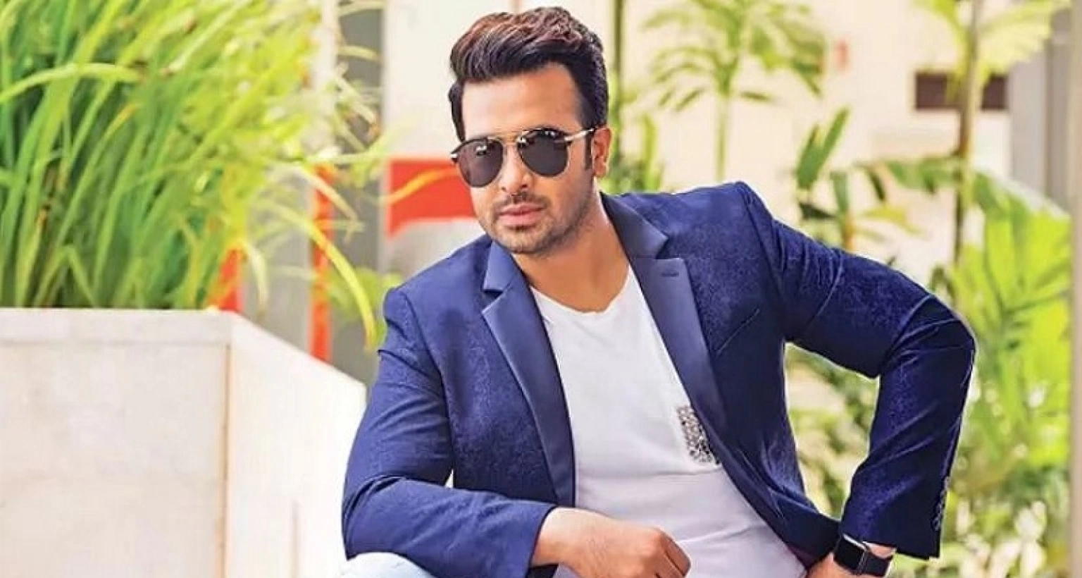 শাকিব খান অনেক গ্যাঁড়াকলে আছে: মালেক আফসারী