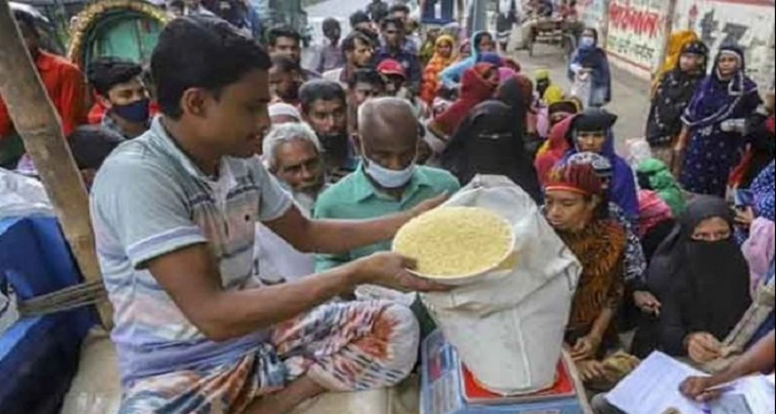 আজ থেকে প্রতি কেজি চাল ৩০ টাকায়, আটা ১৮ টাকায়