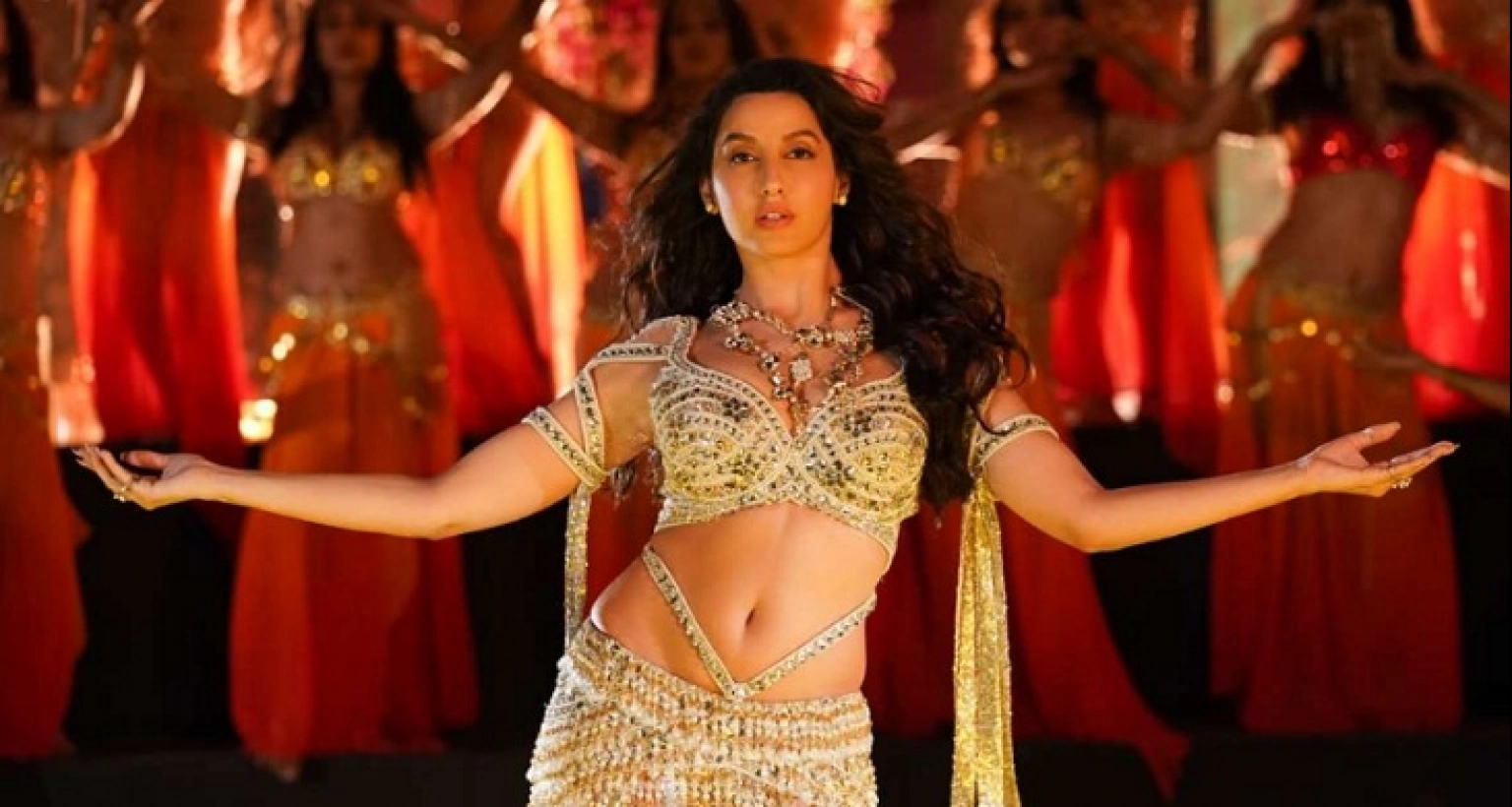 ৯০ শতাংশ বিদেশি শিল্পীরা বেআইনি ভাবে কাজ করছেন বলিউডে