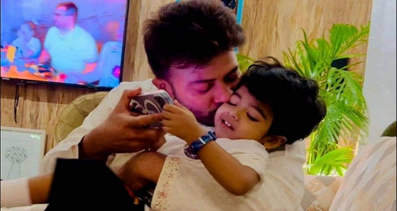 বুবলির সন্তানকে নিয়ে মুখ খুললেন শাকিব খান 