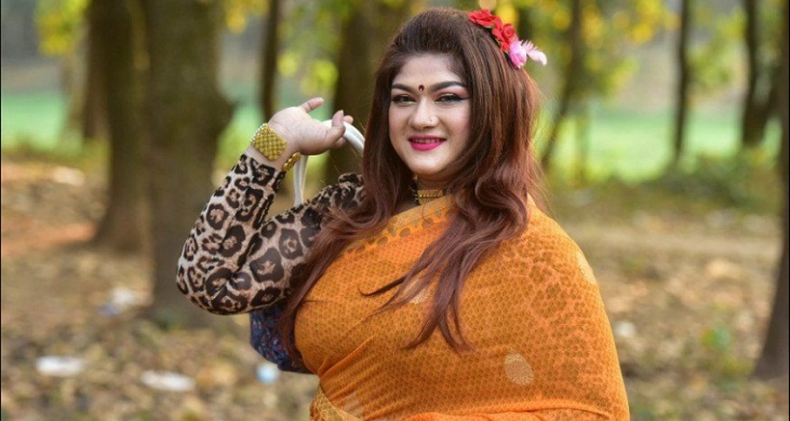 অবশেষে বড় পর্দায় ফিরলেন চিত্রনায়িকা মুনমুন