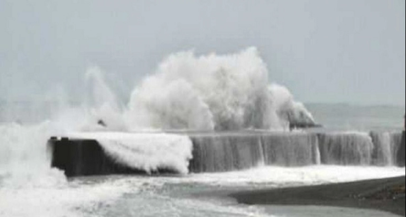 ৫-৭ ফুট অধিক উচ্চতার জলোচ্ছাসে প্লাবিত হতে পারে!