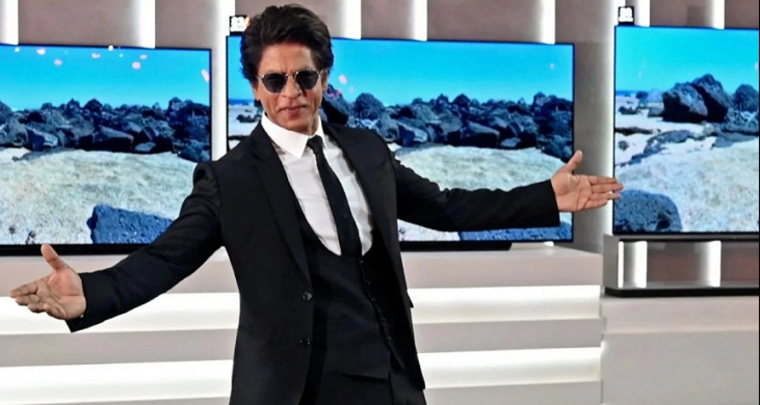 ‘ওর উপর গুলি চললে সামনে দাঁড়িয়ে বুক পেতে দেব’, কথা দিয়েছিলেন শাহরুখ