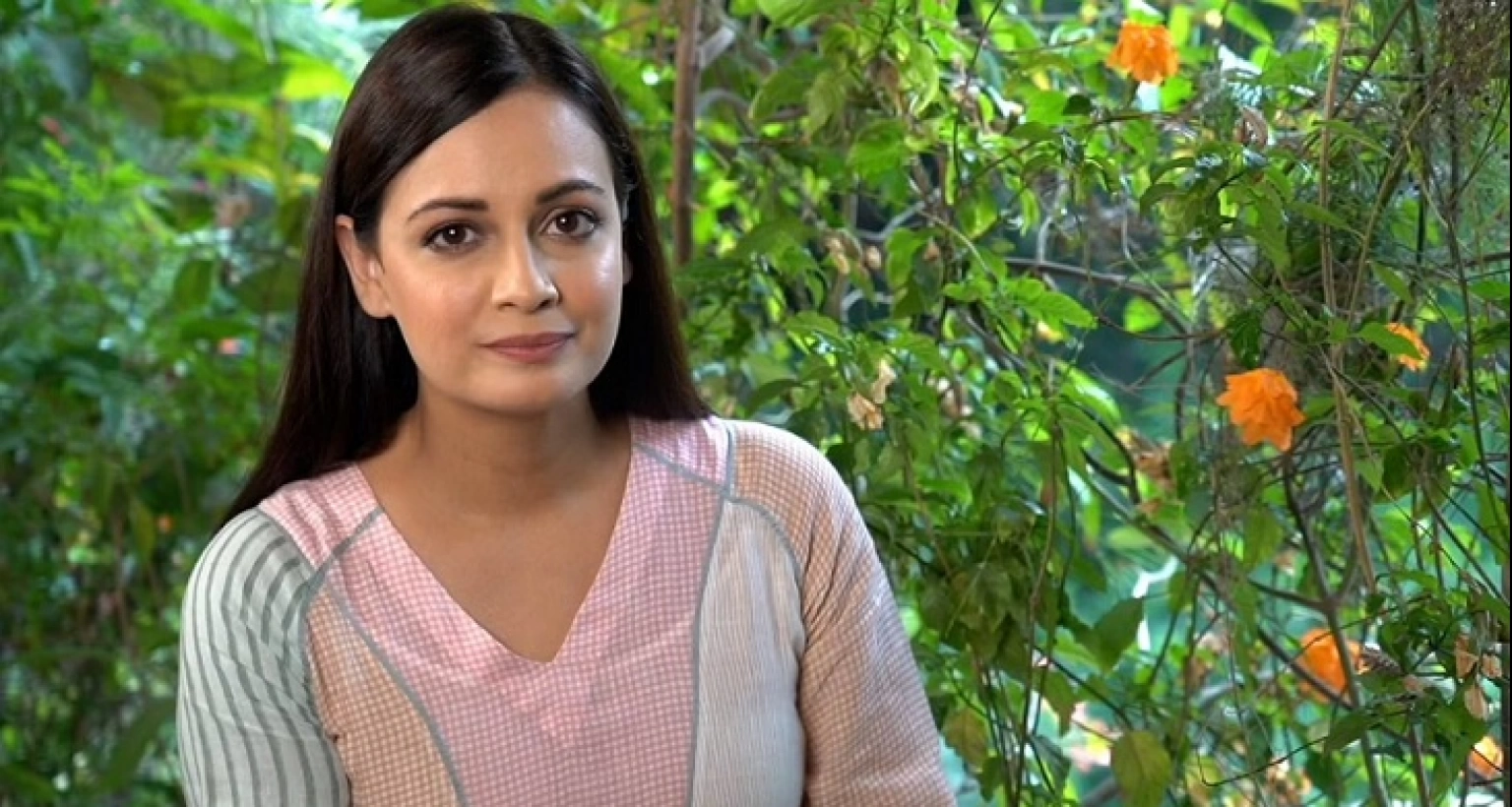 হোটেল রুমে ঢুঁকেই লুকোনো ক্যামেরা খোঁজেন দিয়া মির্জা!
