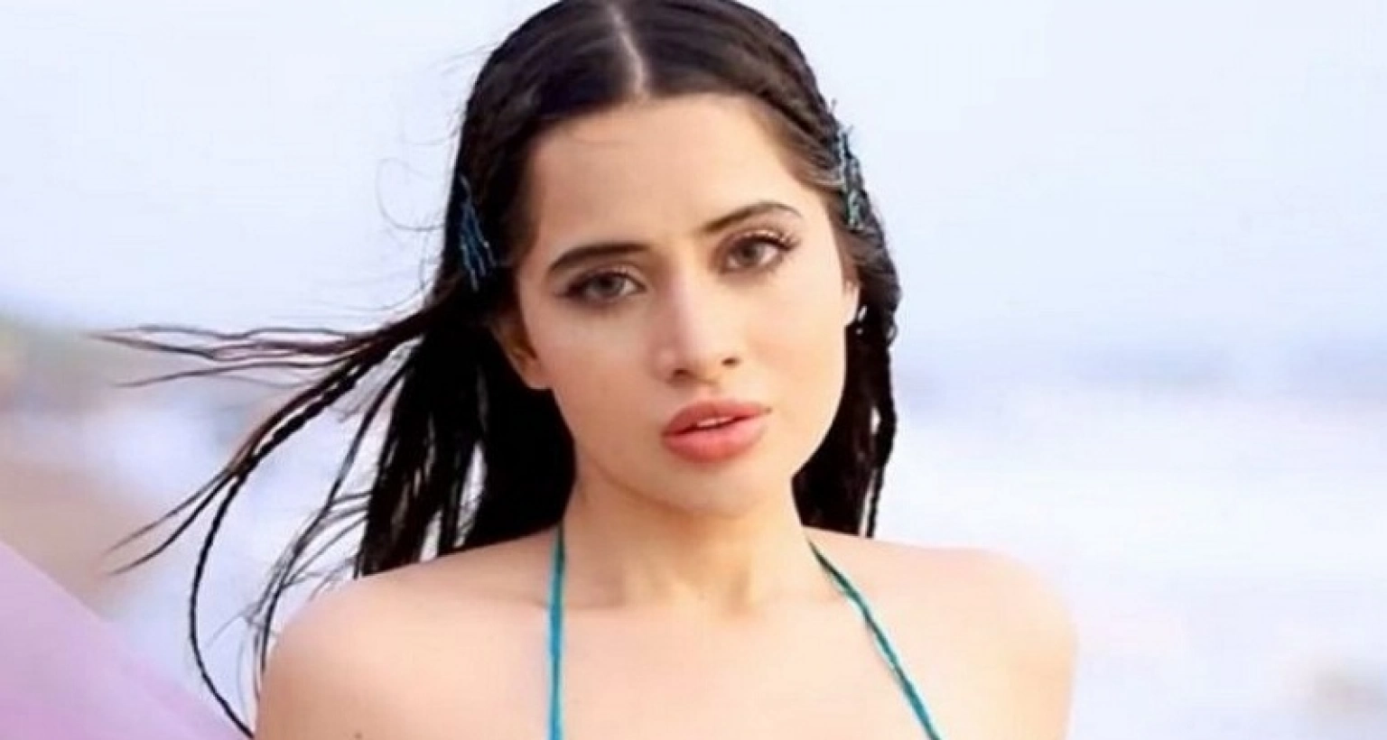 খোলামেলা পোশাক পরার হাস্যকর কারণ জানালেন উরফি