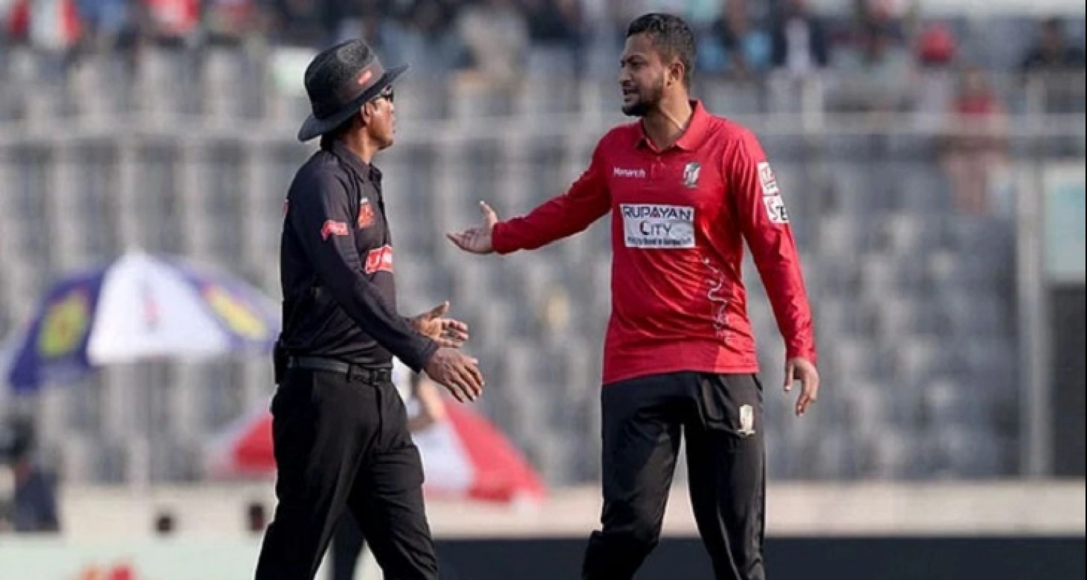 ৪টি ছক্কা আর ৮টি বাউন্ডারি , 'ধুঁয়াধার' ইনিংস খেললেন সাকিব!