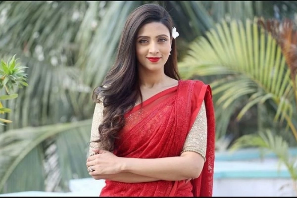 এক পোশাক কেন বারবার পরেন? জবাবে যা বললেন মিম