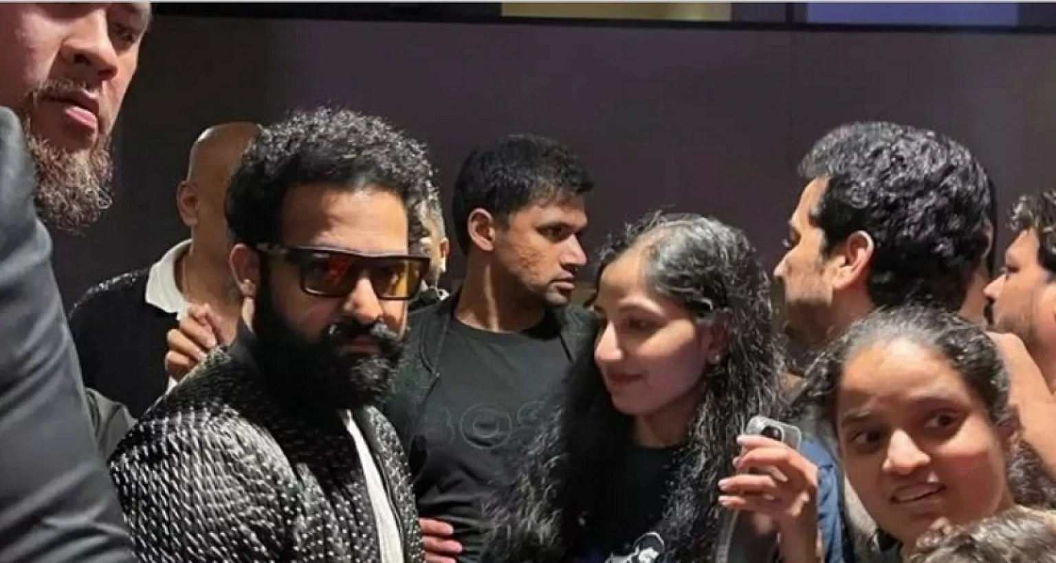পুরস্কার নিয়ে ভারতে ফিরতেই বিমানবন্দরে অস্বস্তির শিকার এনটিআর