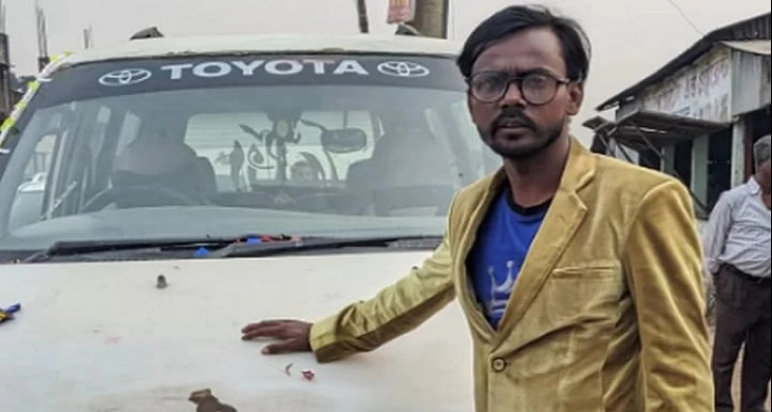 উপহারের গাড়িটি মেয়াদোত্তীর্ণ, বিপাকে হিরো আলম   