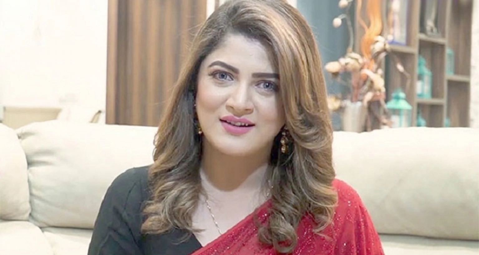 ছেলের কারণে মাঝরাতে থানায় ছুটতে হলো শ্রাবন্তীকে