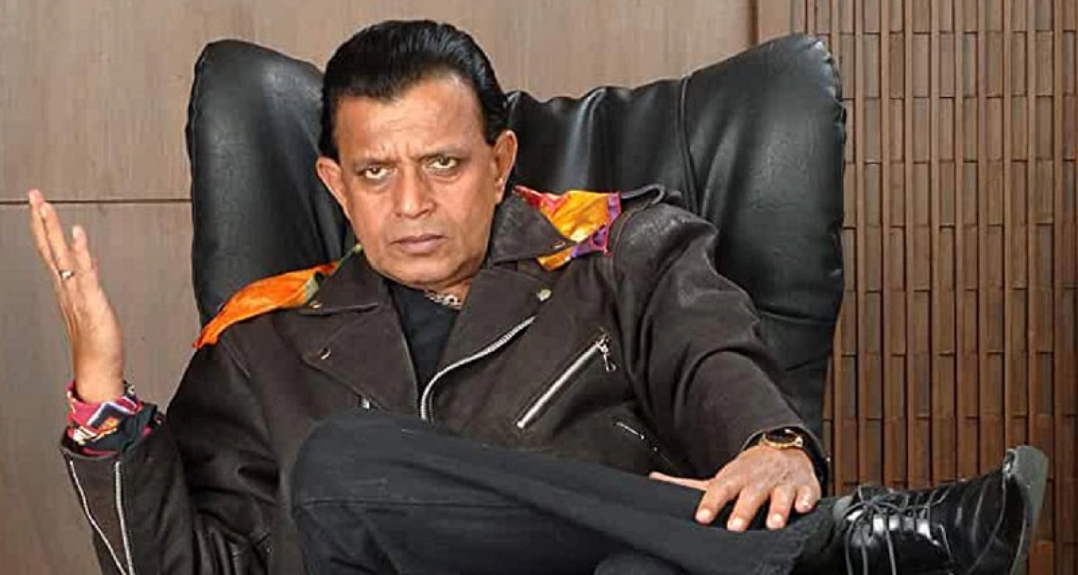 প্রতিদিন স্ত্রীর হাতে মার খেতে হয় মিঠুন চক্রবর্তীকে!