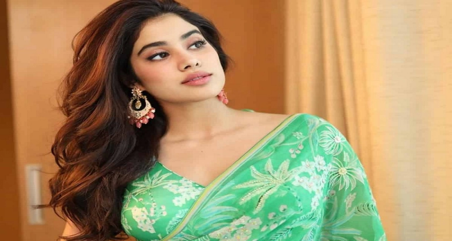 মা শ্রীদেবীকে স্মরণ করে যে আবেগে ভাসলেন জাহ্নবী