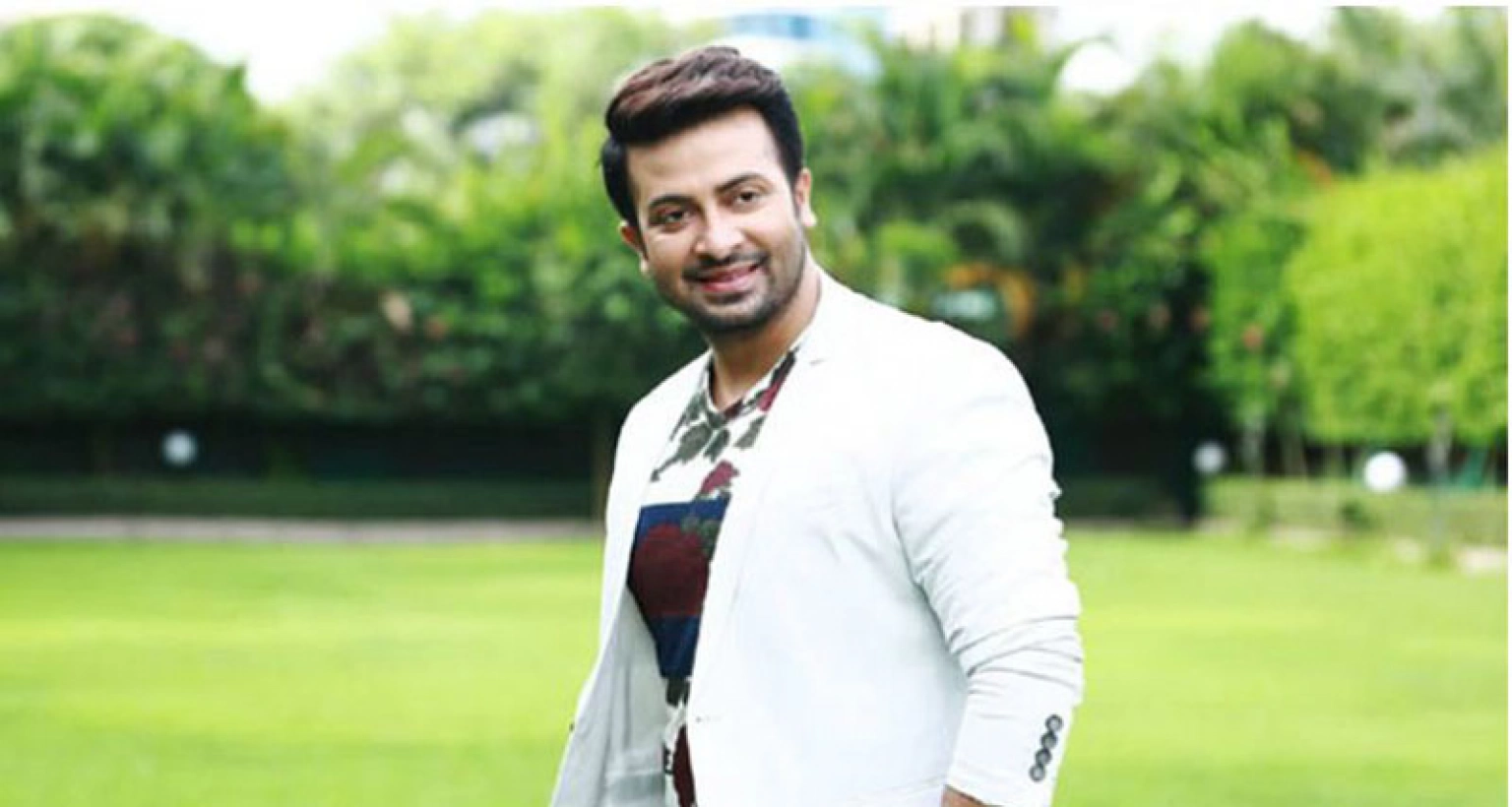 ৪ ঘণ্টা বৈঠক ডিবিপ্রধানের সঙ্গে : বের হয়ে শাকিব যা বললেন