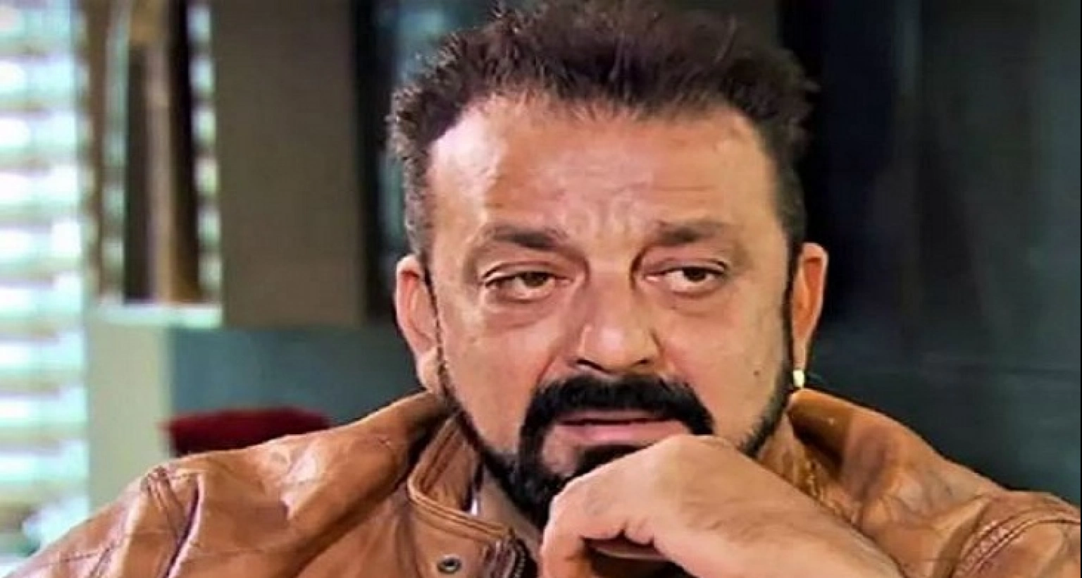 নারী ভক্তের ৭২ কোটির বাড়ি পেয়ে যা করলেন সঞ্জয় দত্ত