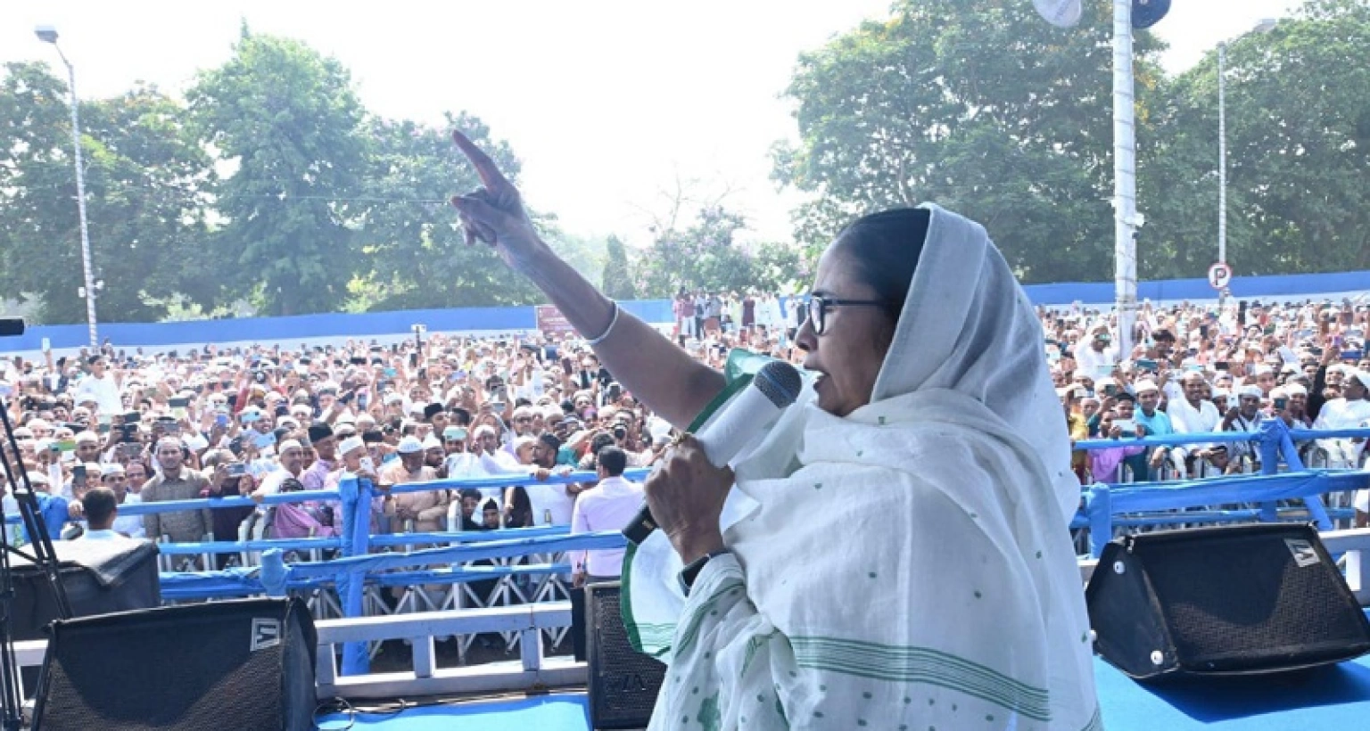 সকলে শান্তিতে থাকুন, কারও প্ররোচনায় পা দেবেন না: মমতা