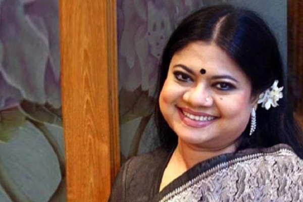 দুবাই বিমানবন্দরে বেকায়দায় কনক চাঁপা, পাশে দাঁড়াল প্রবাসীরা