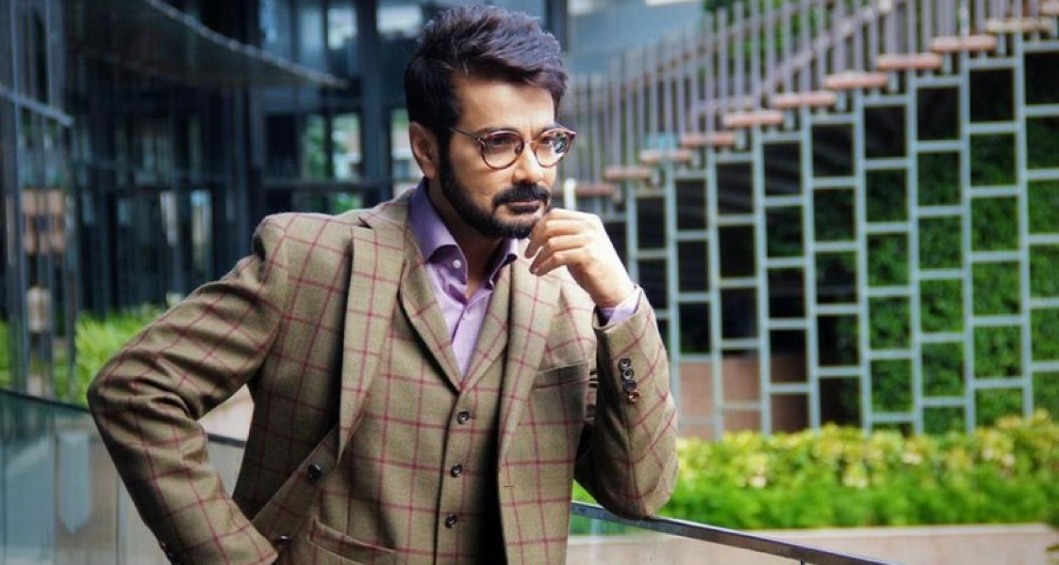 অবশেষে ক্ষমা চাইতে হলো চিত্রনায়ক প্রসেনজিৎকে