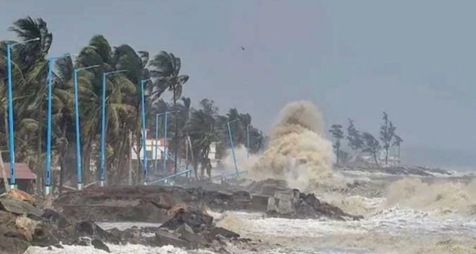 উপকূলে ঝড়ের শঙ্কা, ৩ নম্বর সতর্ক সংকেত