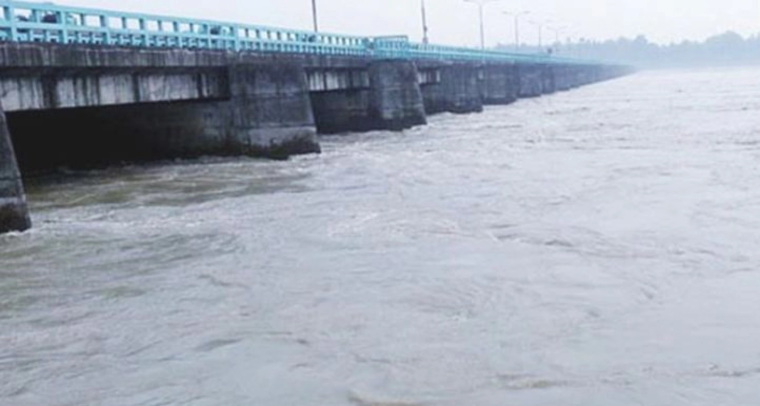 বাড়ছে তিস্তা নদীর পানি, আতঙ্কিত স্থানীয়রা