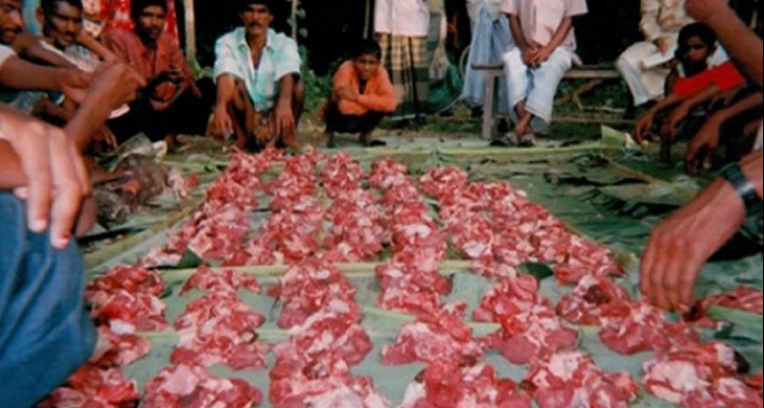 যে ভুল অনেকে করে কোরবানির মাংস বিতরণে 