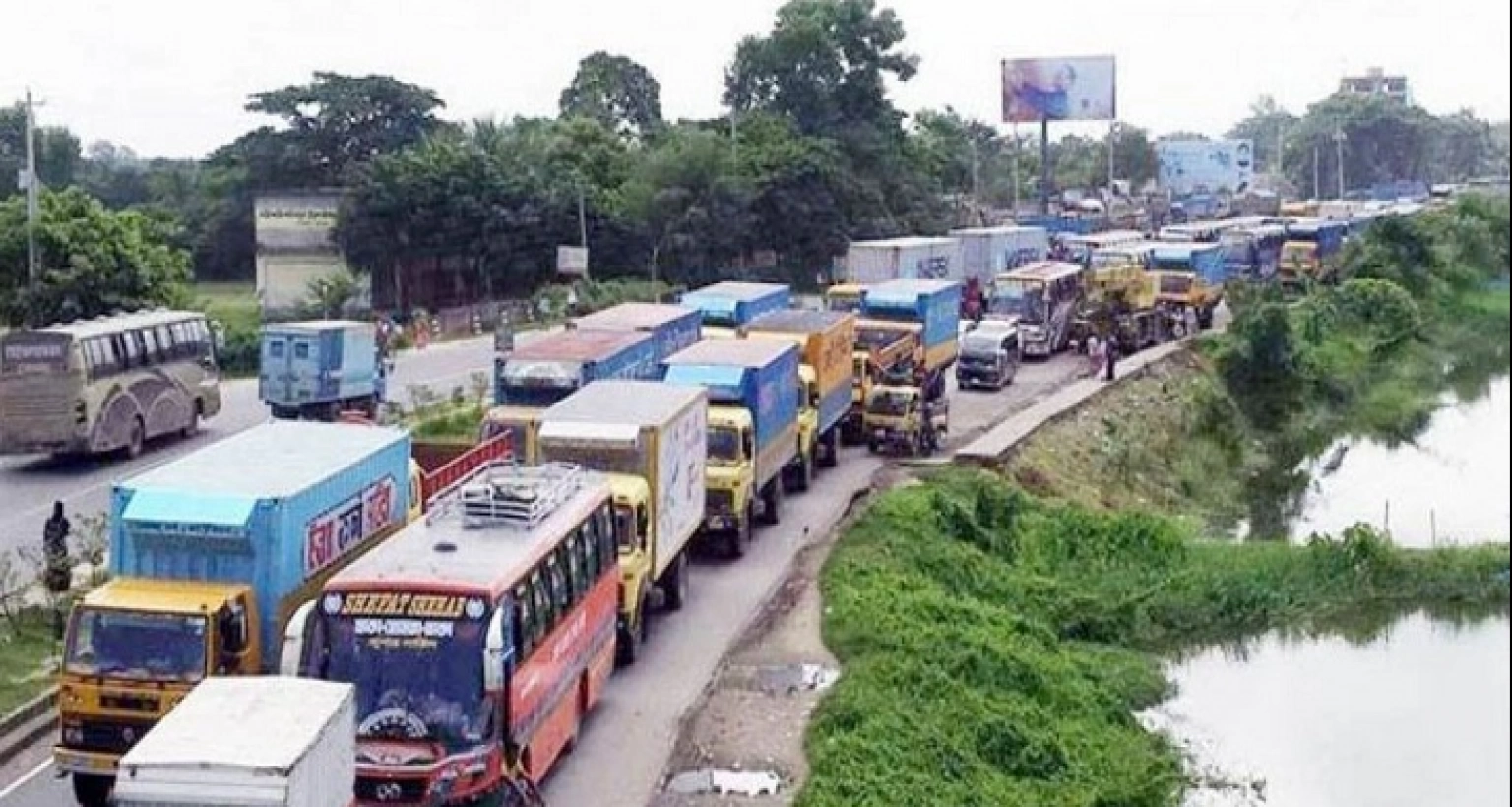 দীর্ঘ ১৩ কিমি যানজট বঙ্গবন্ধু সেতু মহাসড়কে