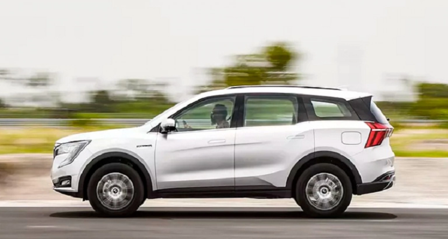 রেকর্ড গড়লো ১৪ লাখ টাকার এই SUV কার