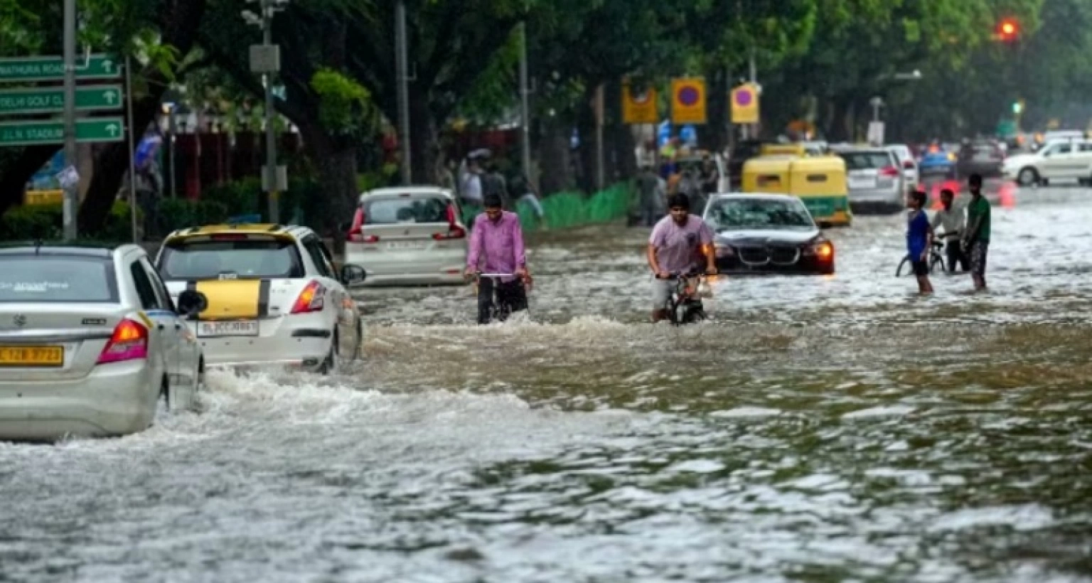 মহা-বিপর্যয়ের মুখে ভারতের রাজধানী দিল্লি