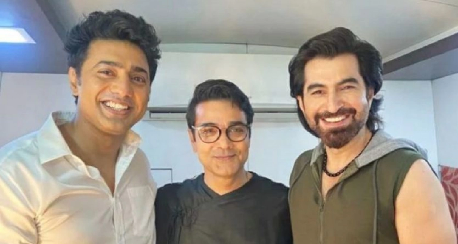 প্রসেনজিৎ, জিৎ ও দেব এর মধ্যে কার সম্পত্তি বেশি? 