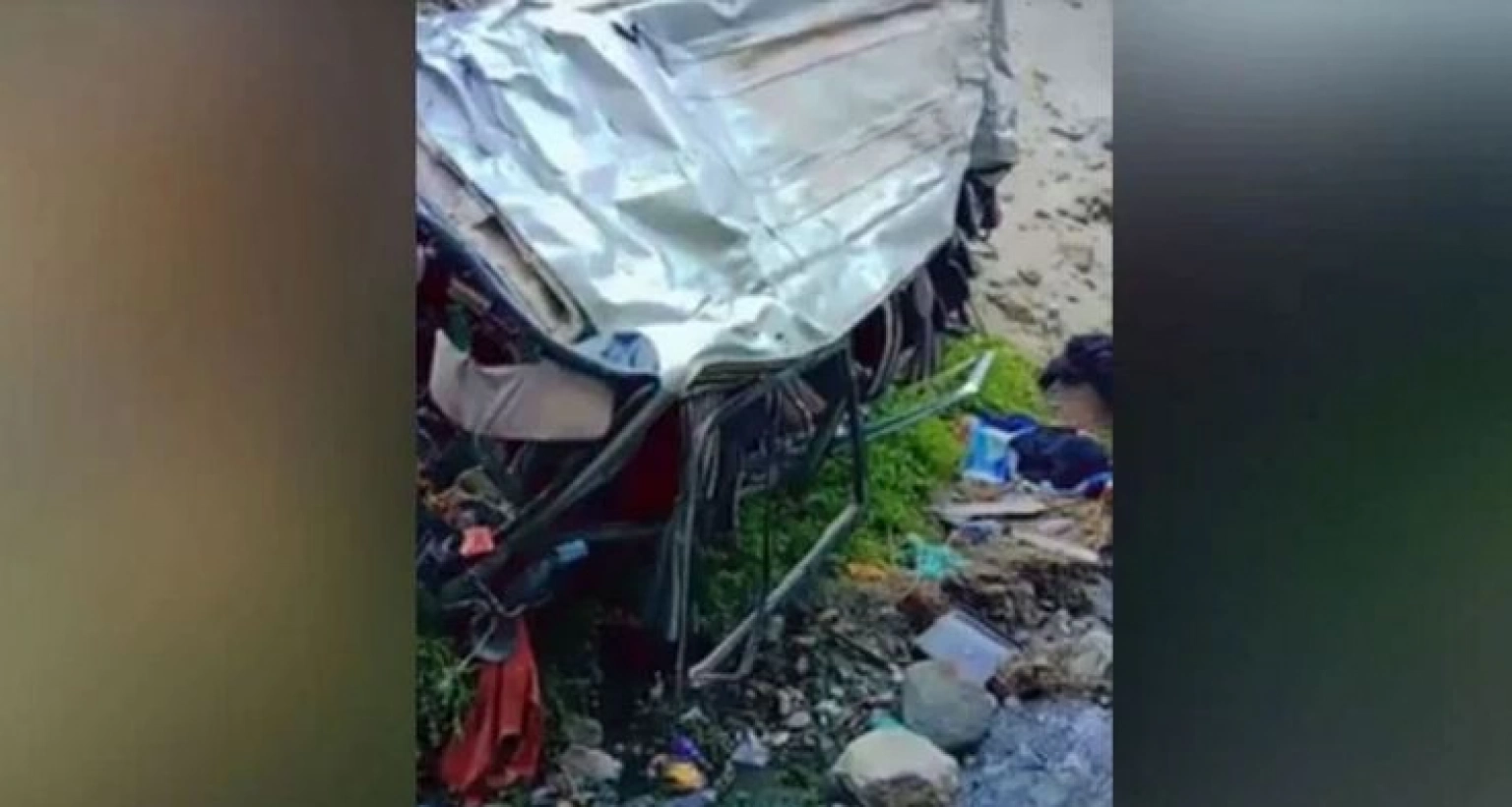 বাস খাদে, ১২ জনের মৃত্যু