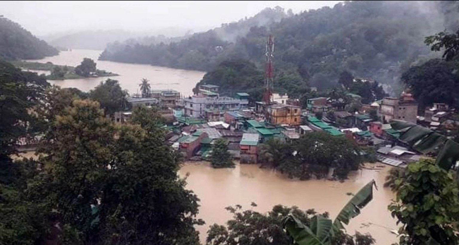 পানিতে তলিয়ে গেছে বান্দরবান!